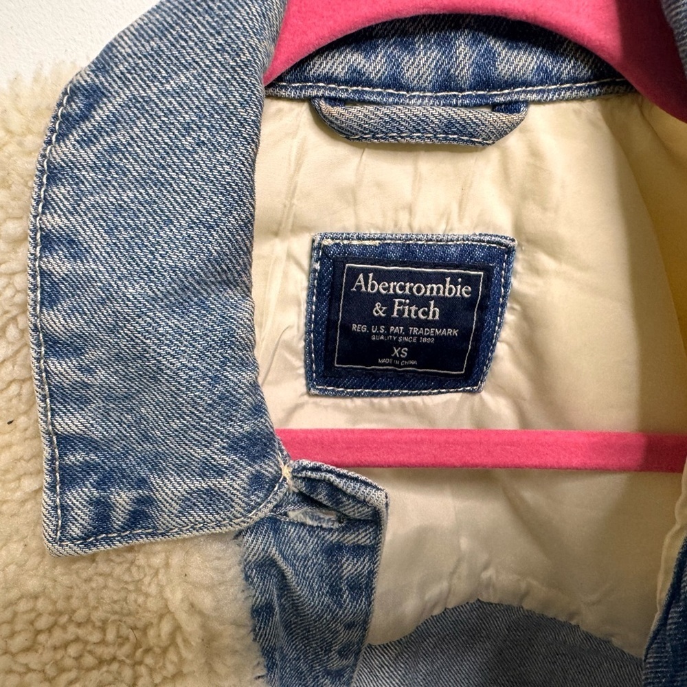 Abercrombie & Fitch Blue and Cream Jean Jacket - Picture 4 of 5